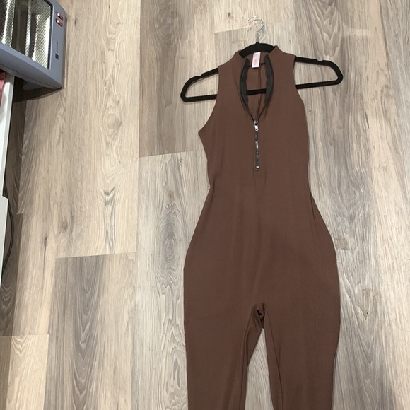 Jumpsuit - Picture 4 of 7